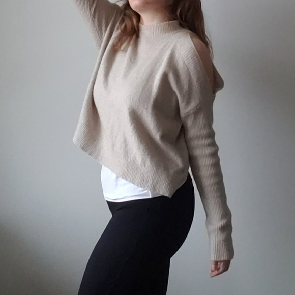 Sweater - Picture 2 of 4